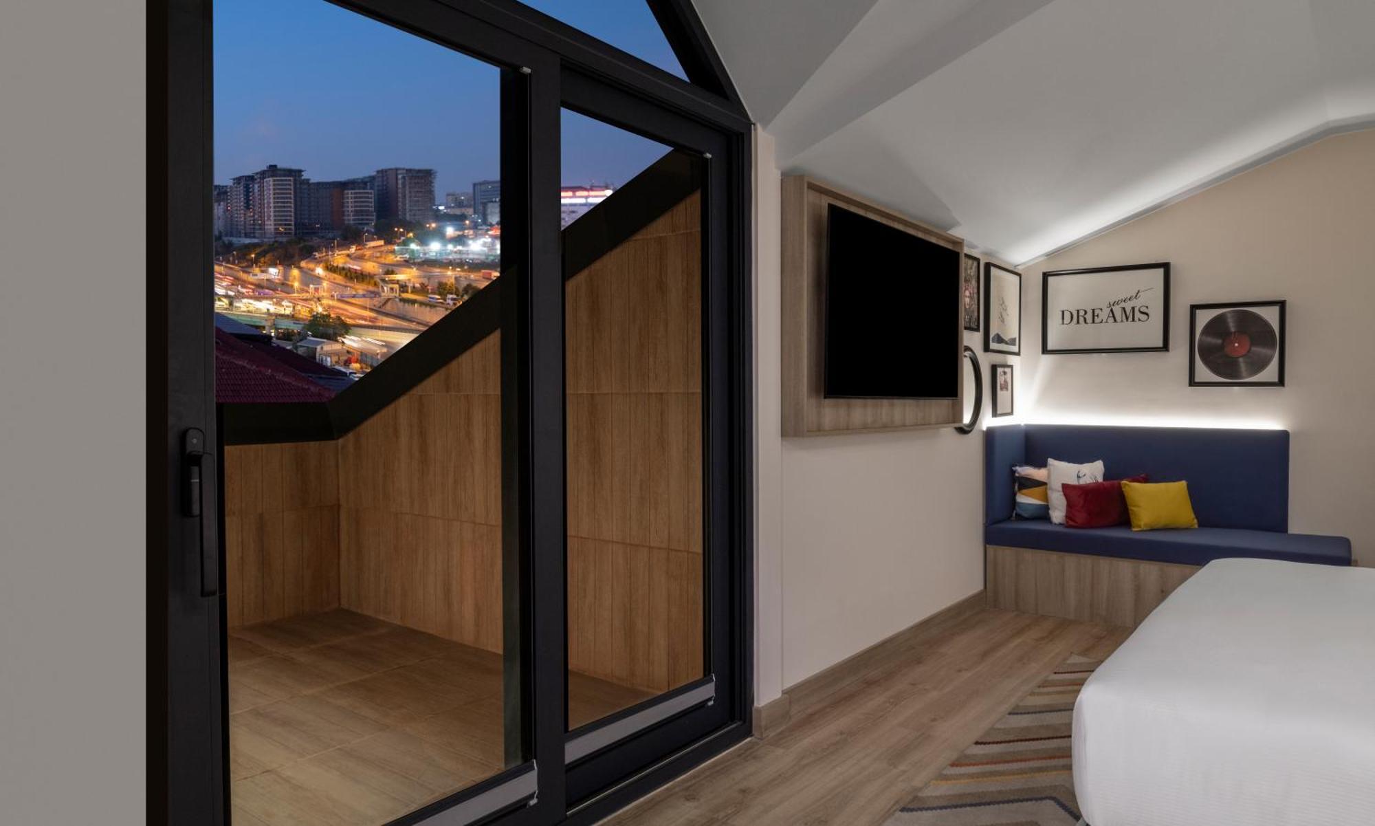 Hampton By Hilton Istanbul Merter Exteriör bild