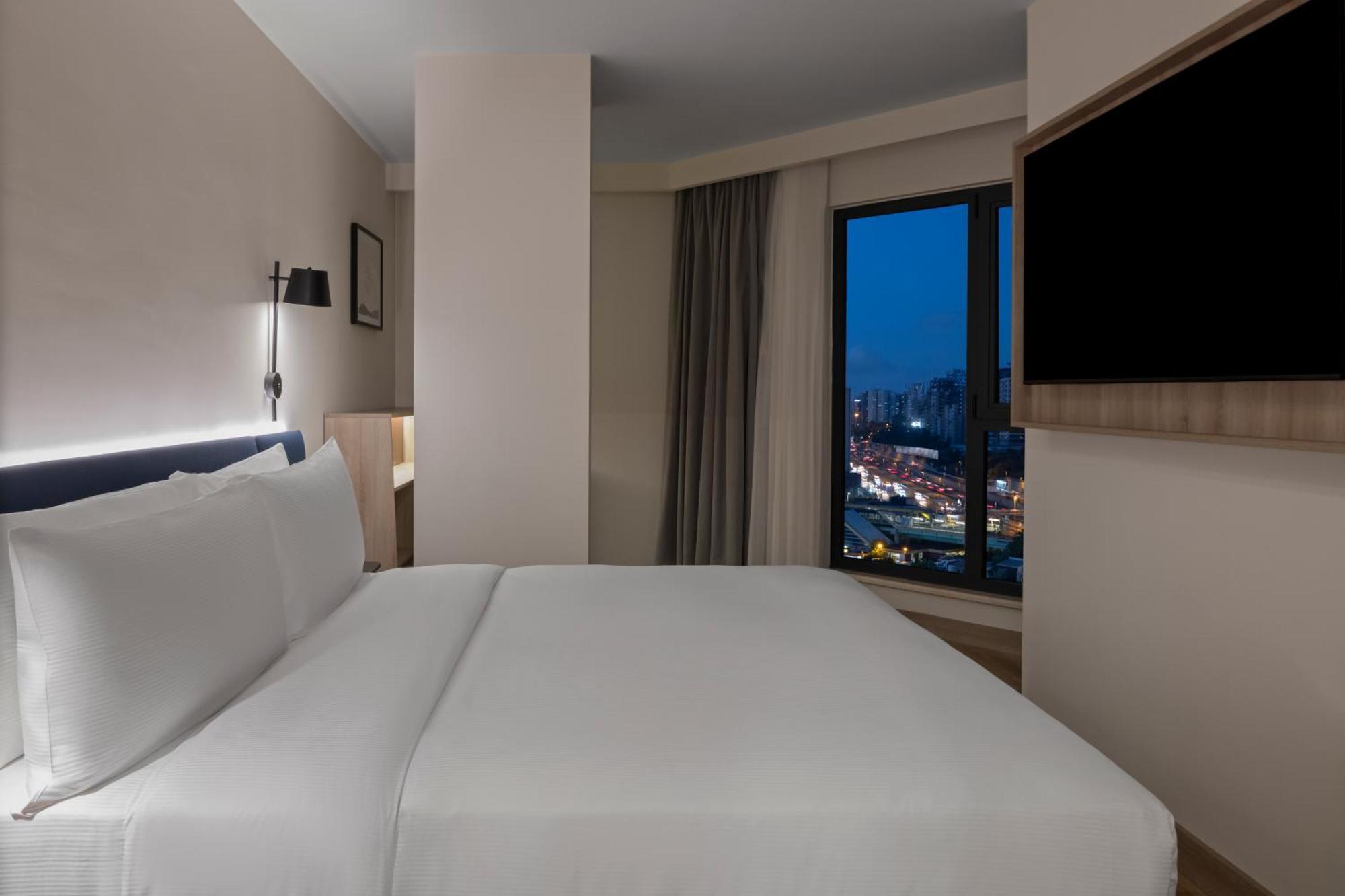 Hampton By Hilton Istanbul Merter Exteriör bild