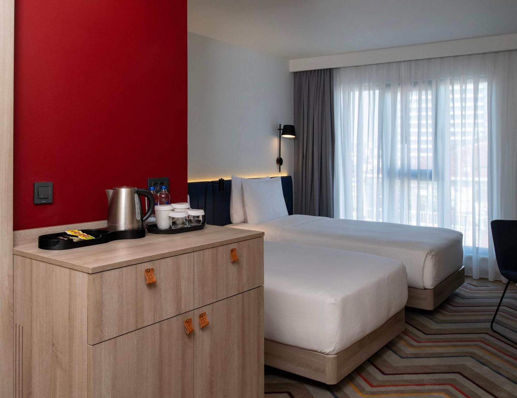 Hampton By Hilton Istanbul Merter Exteriör bild