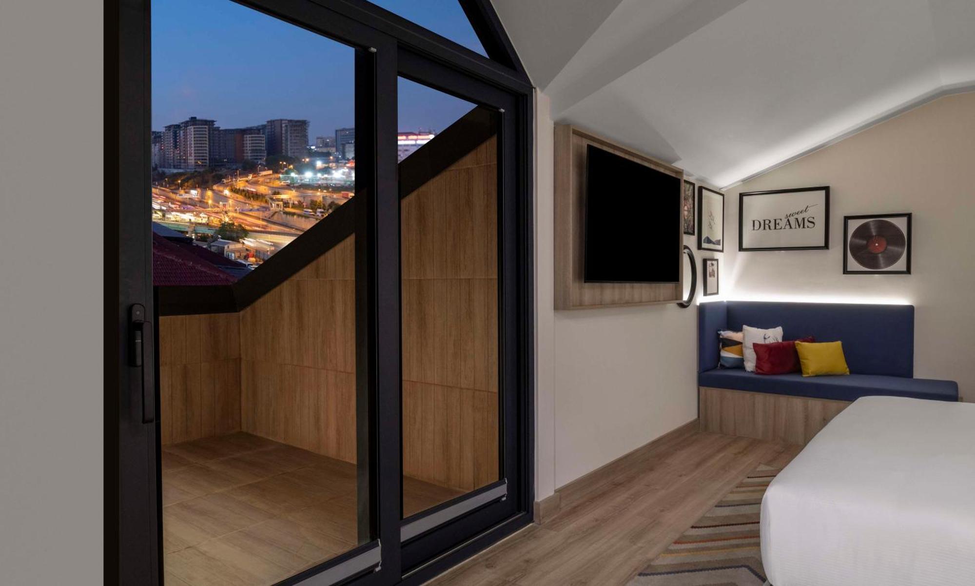 Hampton By Hilton Istanbul Merter Exteriör bild